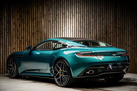 Aston Martin DB12 3