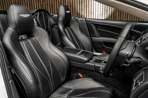 Aston Martin DB9 Volante 2