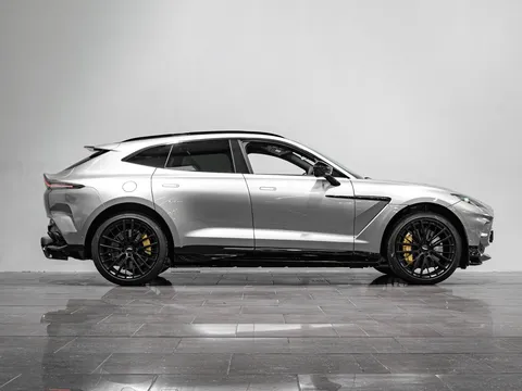 Aston Martin DBX 707 2