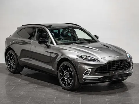 Aston Martin DBX 5