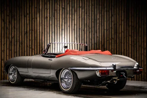Jaguar E-Type Series 2 Roadster 3