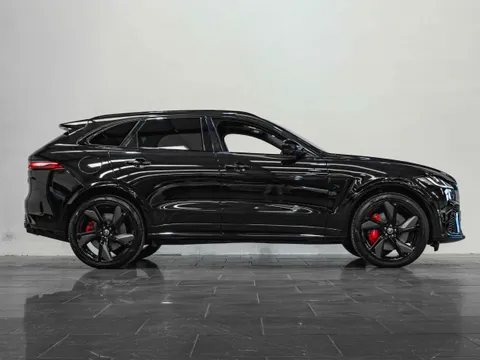 Jaguar F-Pace SVR P550 3