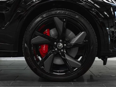 Jaguar F-Pace SVR P550 4