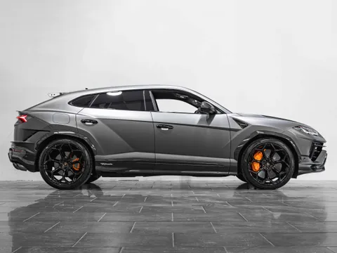 Lamborghini Urus Performante 2
