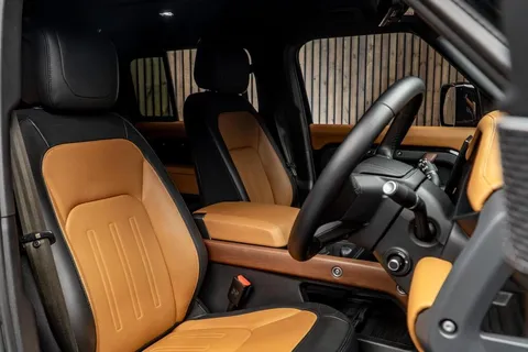 Land Rover Defender 110 P400 X 2