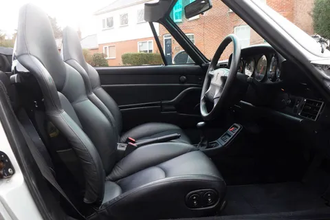 Porsche 911 Carrera 2 Cabriolet 2