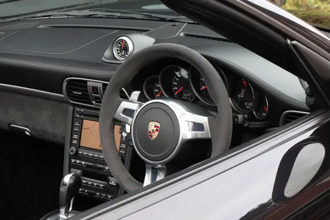 Porsche 911 Carrera 2 GTS Cabriolet 2