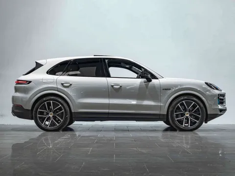 Porsche Cayenne E-Hybrid 3