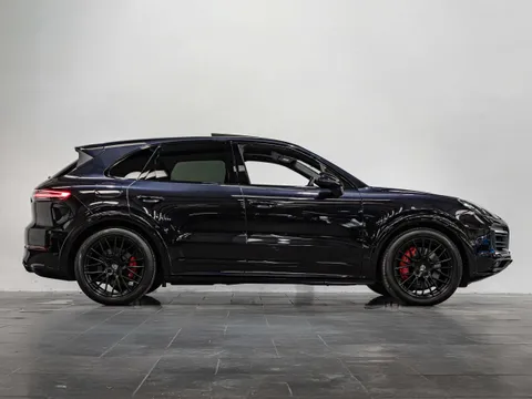 Porsche Cayenne GTS 2