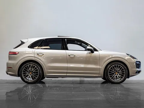 Porsche Cayenne GTS 2
