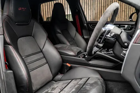 Porsche Cayenne GTS 2